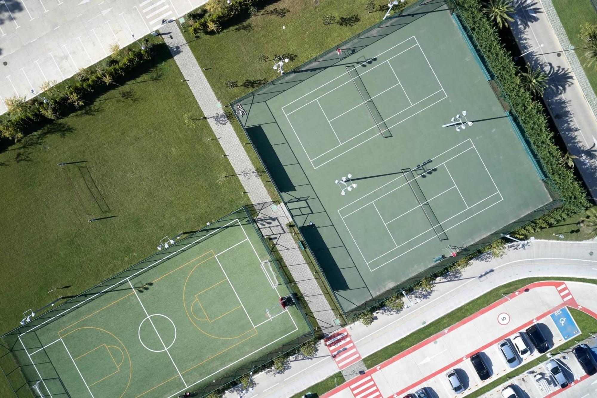 Paragraph Resort & Spa Shekvetili, Autograph Collection Eksteriør billede Tennis courts at the University of Miami