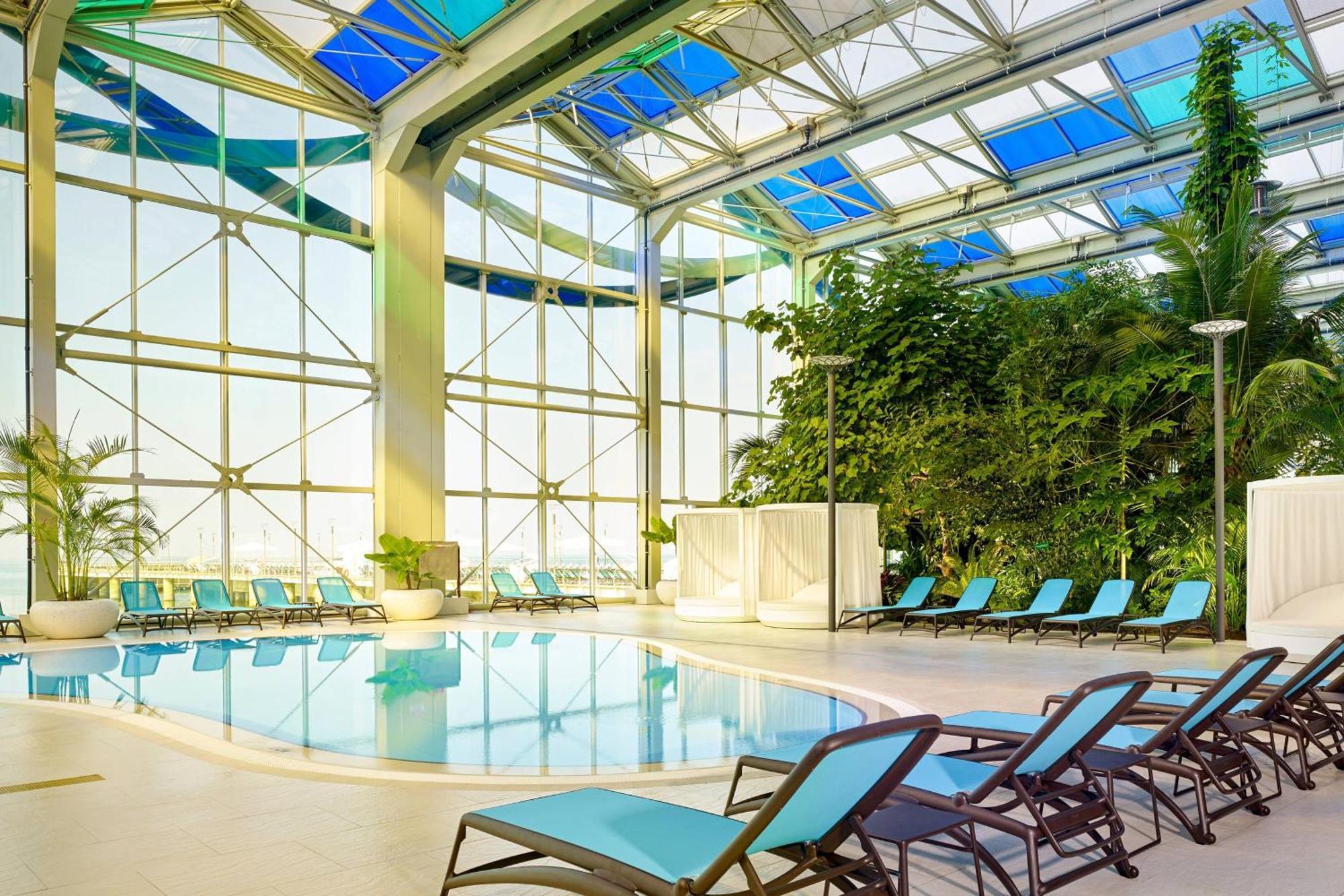 Paragraph Resort & Spa Shekvetili, Autograph Collection Eksteriør billede The pool at the Westin Palace, Madrid