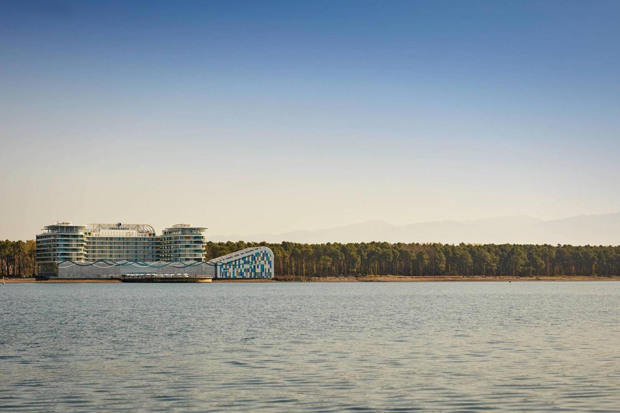 Paragraph Resort & Spa Shekvetili, Autograph Collection Eksteriør billede View of the lake