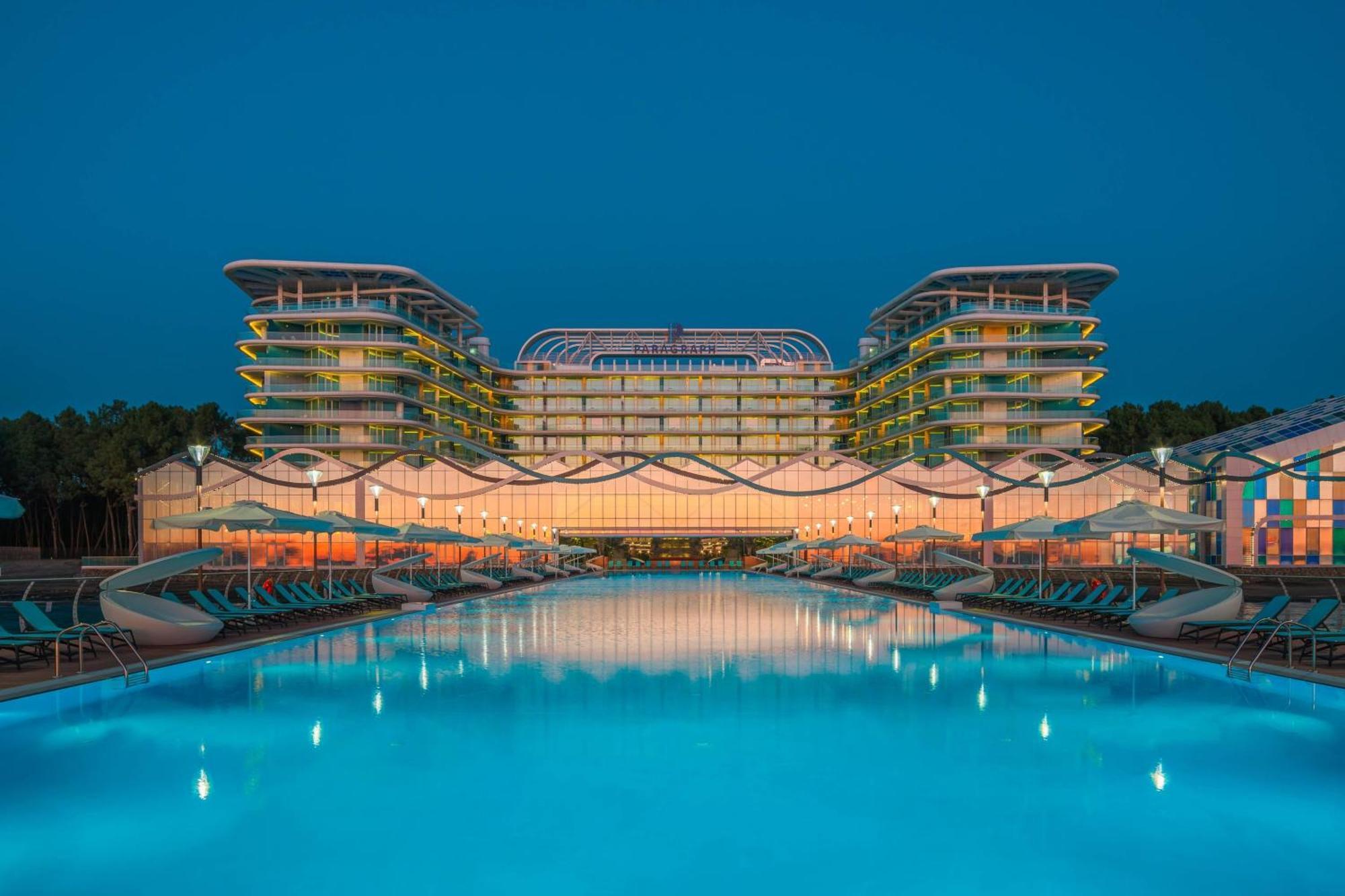 Paragraph Resort & Spa Shekvetili, Autograph Collection Eksteriør billede The hotel at night